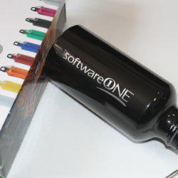 Sticlă metalică personalizată pentru angajații SoftwareONE