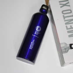 Sticlă metalică personalizată prin gravură pentru Compania de Apă Buzău